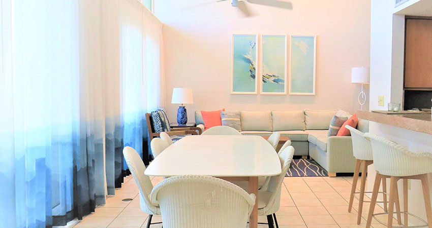 Veranda Beach Club of Longboat, penthouse dining area with a view of the Gulf of Mexico